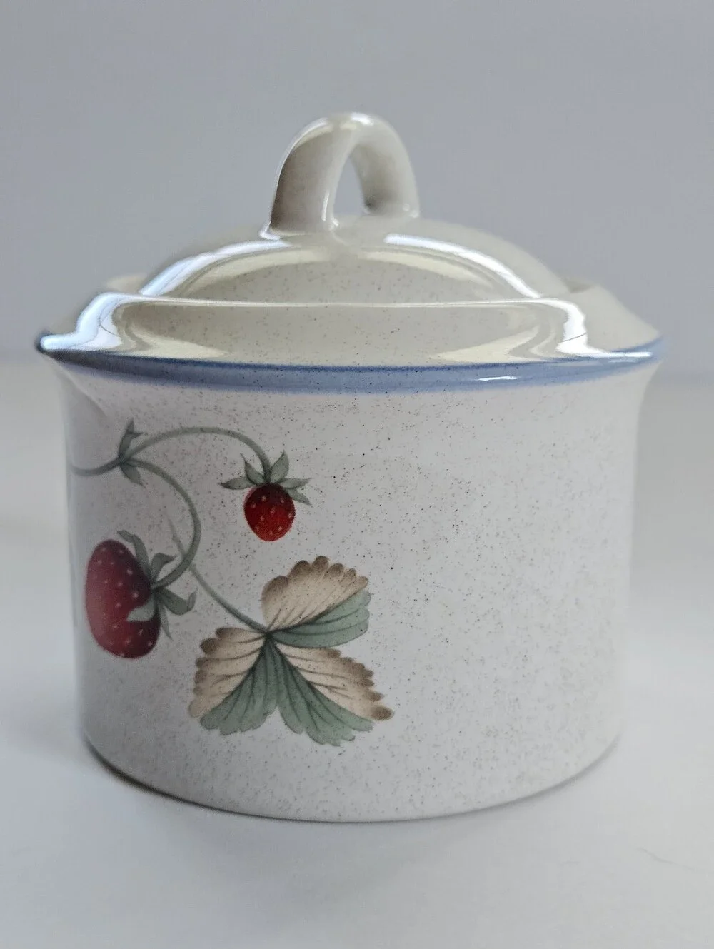 1990s vintage sugar bowl with lid from Savoir Vivre Luscious JJ017 strawberry